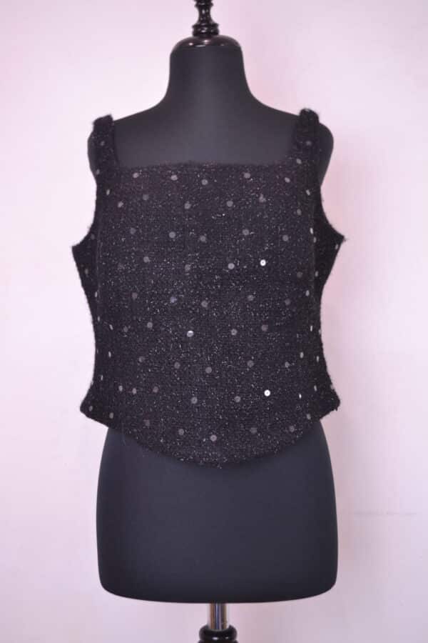 Luce increíble con este top de fiesta lleno de brillo y estilo. Perfecto para combinar con tus mejores outfits de noche.