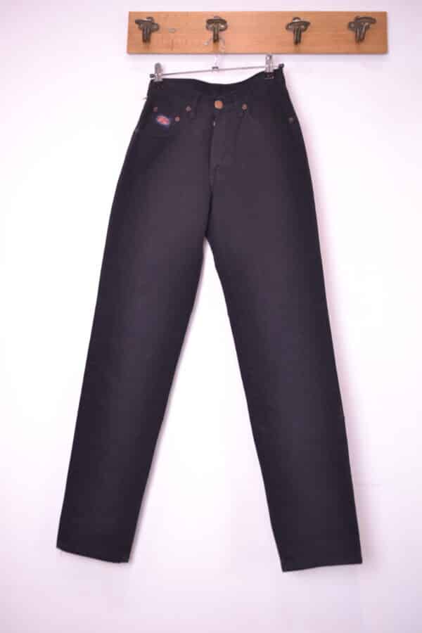 Pantalón vintage. Tejido vaquero negro.