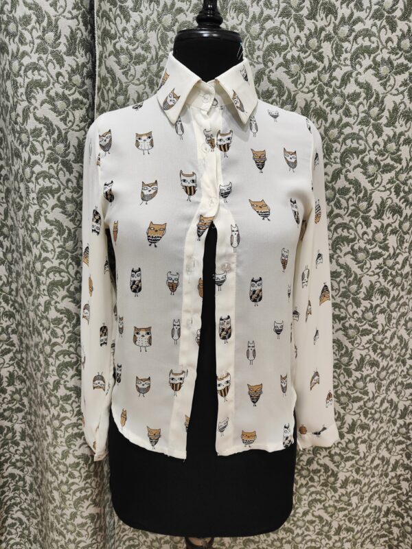 Camisa de gasa con estampado de búhos.