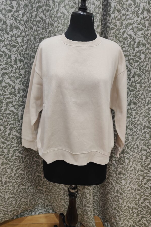 Sudadera oversize beige.