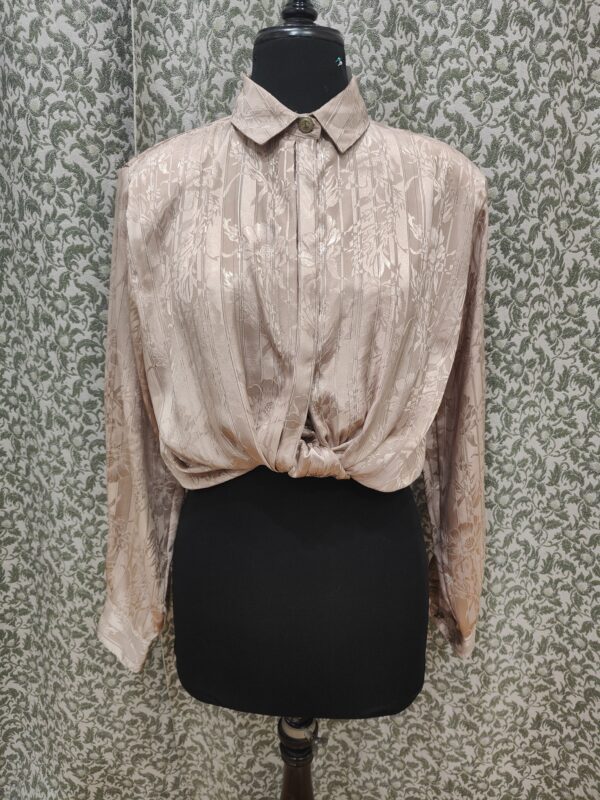 Camisa vintage. Dorado drapeado