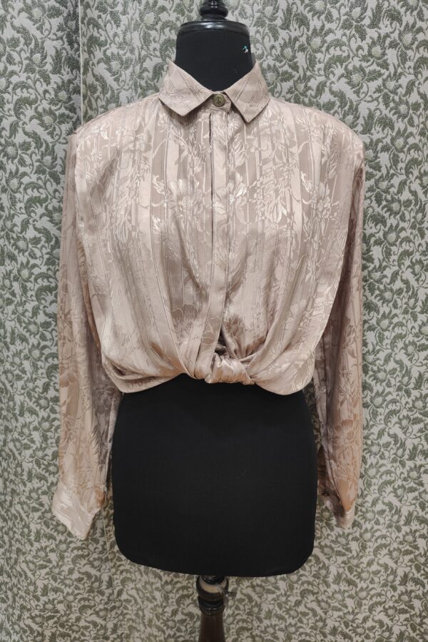Camisa vintage. Dorado drapeado