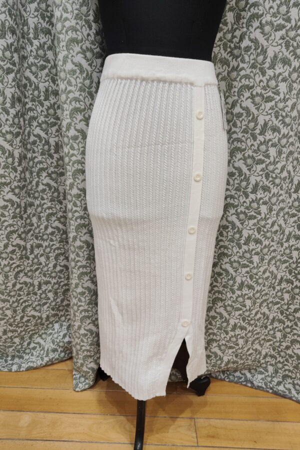 Falda midi de punto. Blanca.