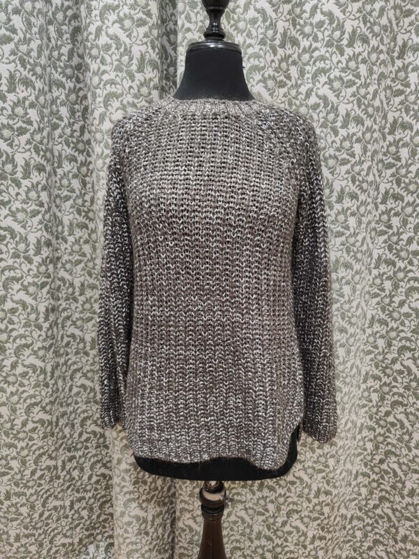 Jersey de punto gris con hilo metálico
